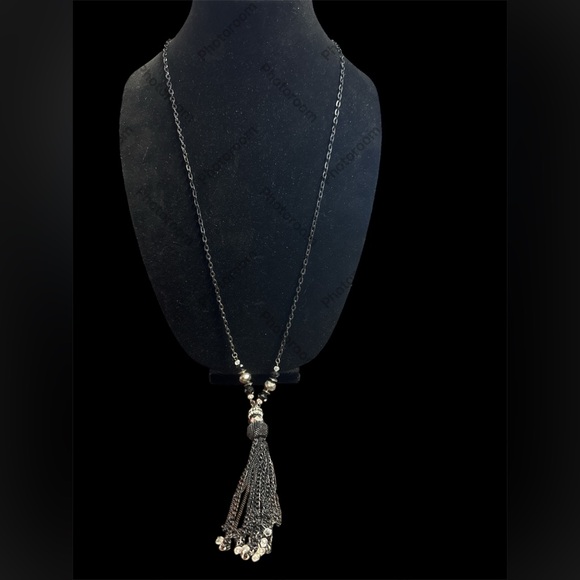 NY & Co Beaded and Rhinestone Necklace with Black metal chain. (C-Q) - Picture 2 of 4